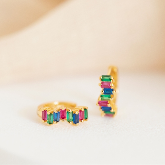 Dainty Rainbow Huggies (S925) - Picture 3 of 11